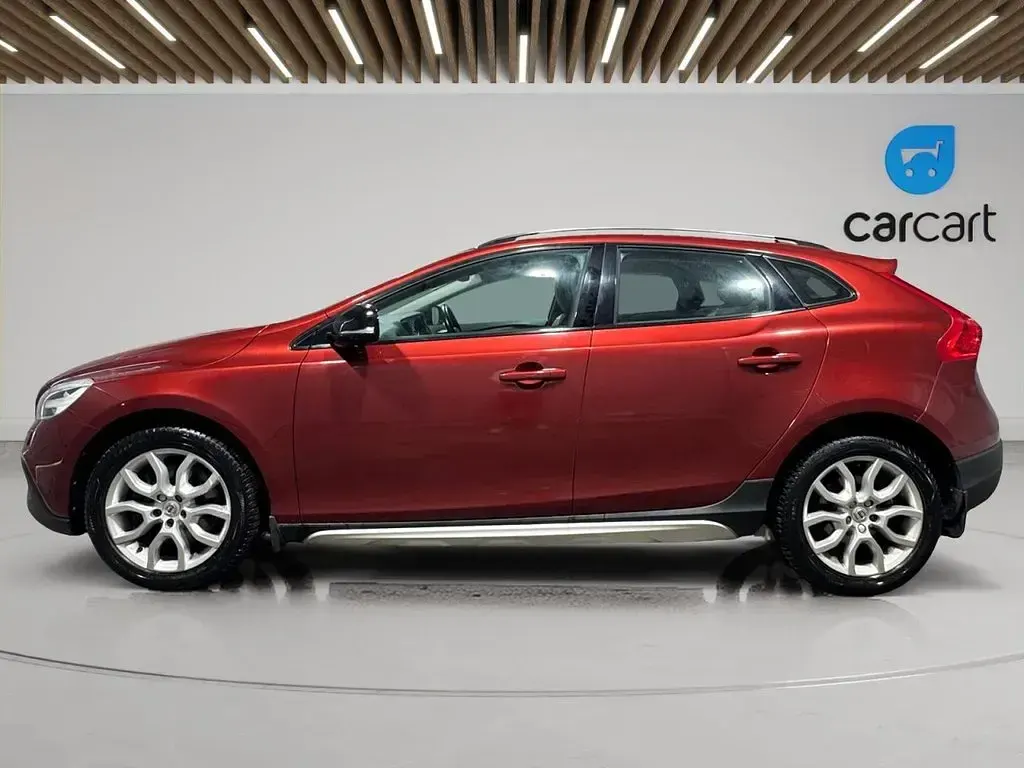 Used Volvo V40 Pro 152 HP (111 kW) 2016 Red Hatchback