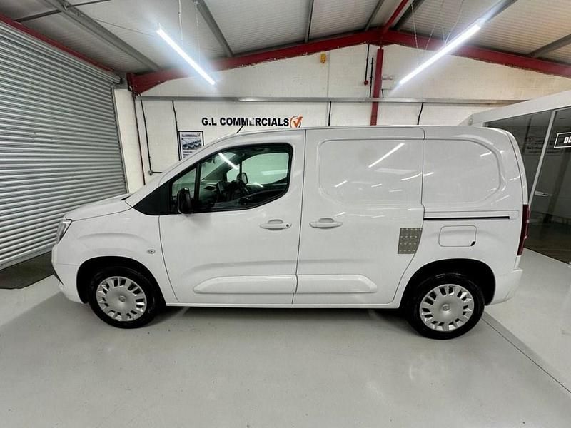 Used Vauxhall Combo 100 HP (73 kW) 2023 White MPV