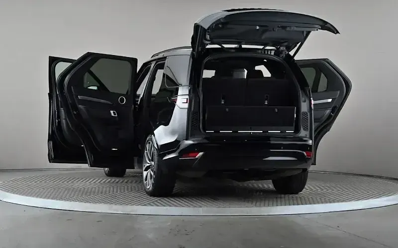 Used Land Rover Discovery SE Dynamic 300 HP (220 kW) 2023 Black SUV