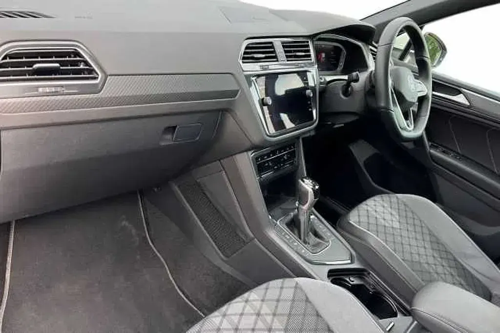 Used VW Tiguan R-line 150 HP (110 kW) 2022 White SUV