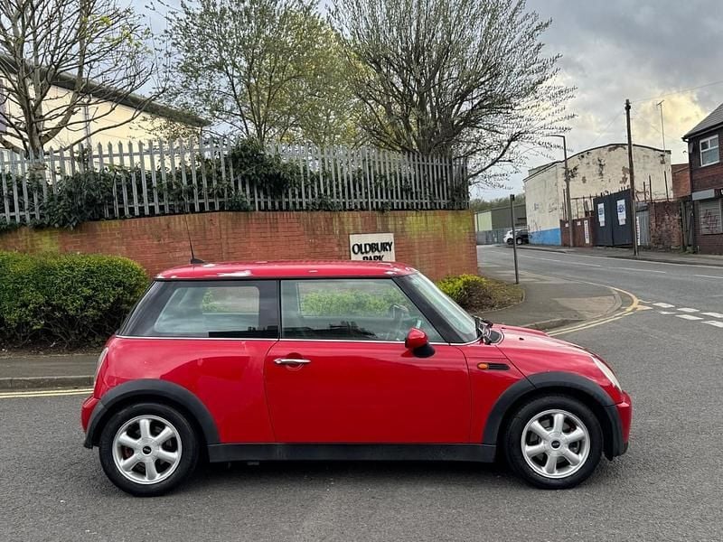 Used Mini ONE Hatch 90 HP (66 kW) 2006 Red Hatchback