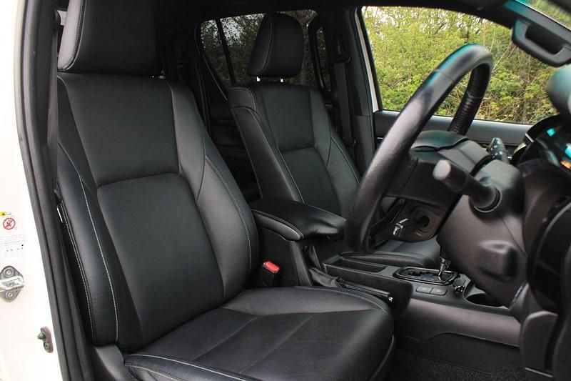 Usado Toyota HiLux 150 HP (110 kW) 2019 Branco Pickup