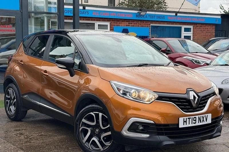 Used Renault Captur Iconic 90 HP (66 kW) 2019 Orange SUV