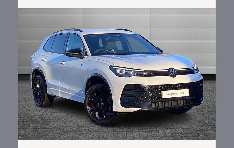 White Used 2025 VW Tiguan Black Edition SUV | £41,095 (Expensive) - Image 1/3