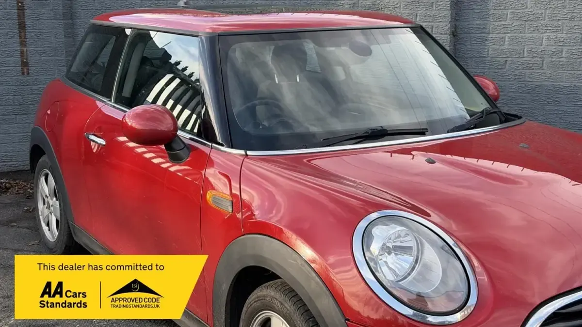 Begagnad Mini Cooper Hatch 136 HK (100 kW) 2015 Röd Halvkombi
