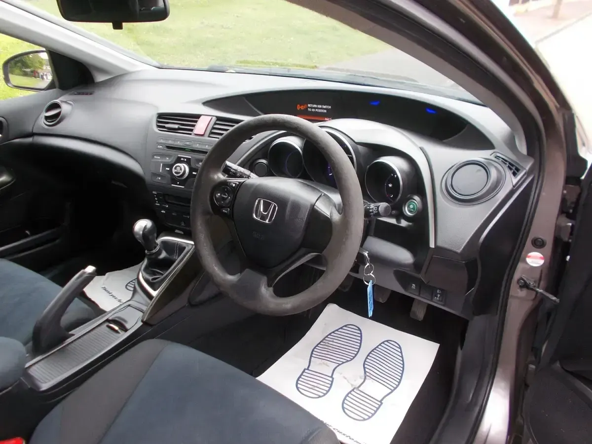 Used Honda Civic SE 120 HP (88 kW) 2014 Brown Hatchback