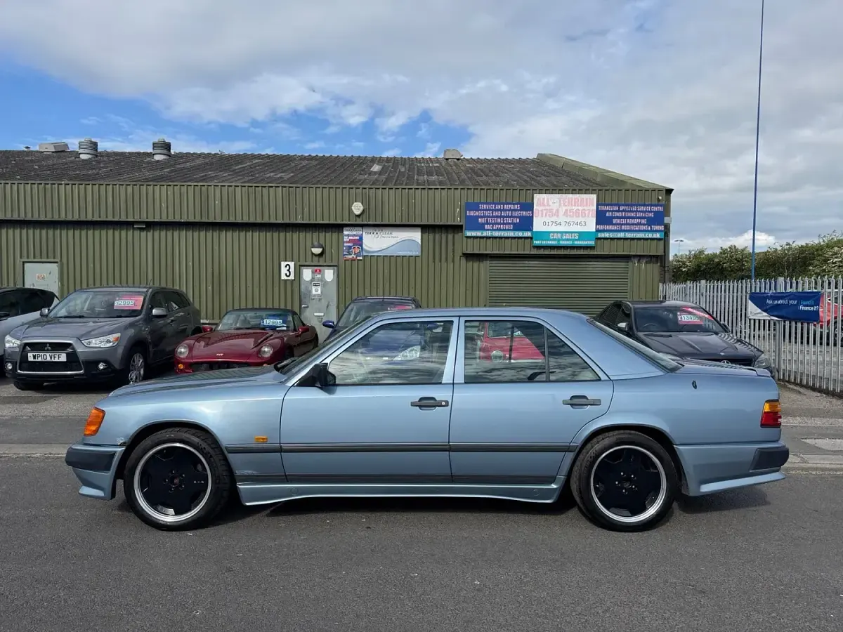 Used Mercedes E300 1988 Blue Sedan