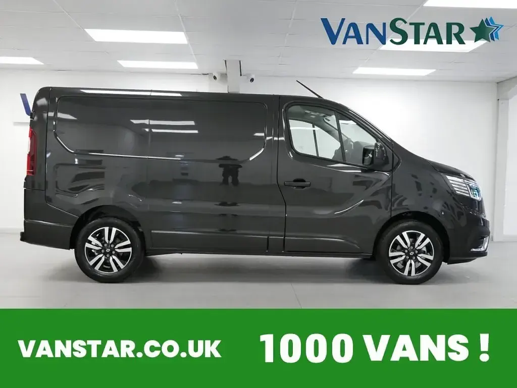 New Renault Trafic 150 HP (110 kW) 2026 Black MPV