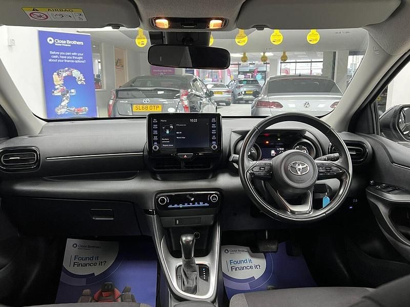 Used Toyota Yaris Hybrid Design 116 HP (85 kW) 2023 Black Hatchback