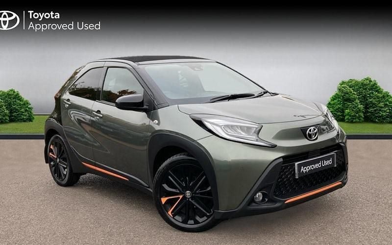 Cardamon green bitone Used 2022 Toyota Aygo Edition Hatchback | £14,158 (A bit pricey) - Image 1/4