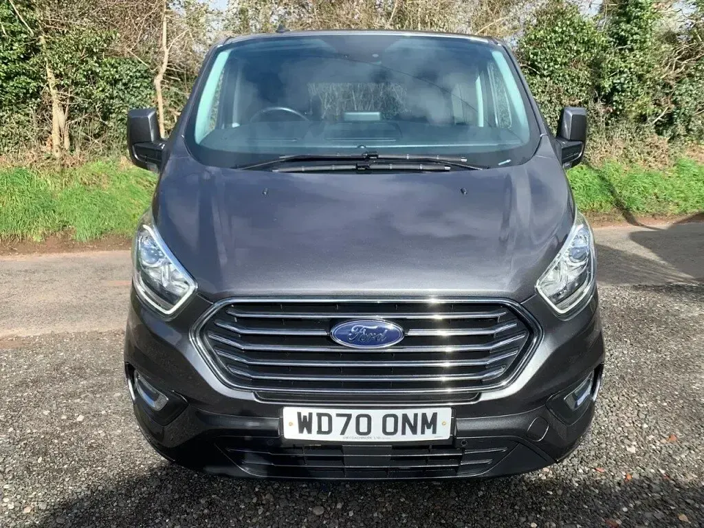 Begagnad Ford Tourneo Custom Titanium 130 HK (95 kW) 2021 Grå Van