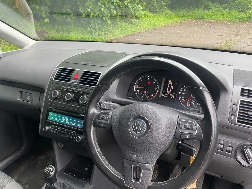 Used VW Touran SE 105 HP (77 kW) 2012 Silver MPV