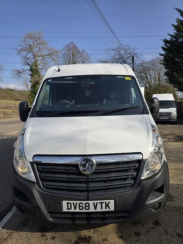 Second-hand Vauxhall Movano 2018 Alb Monovolum