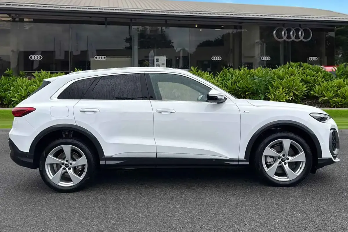 New Audi Q5 S-Line 204 HP (150 kW) 2026 White SUV