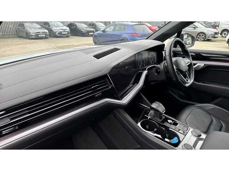 Used VW Touareg Black Edition 340 HP (250 kW) 2023 White SUV