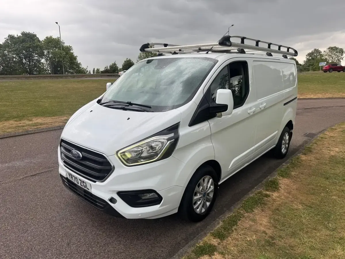 Used Ford Transit Custom Limited 130 HP (95 kW) 2020 White Van