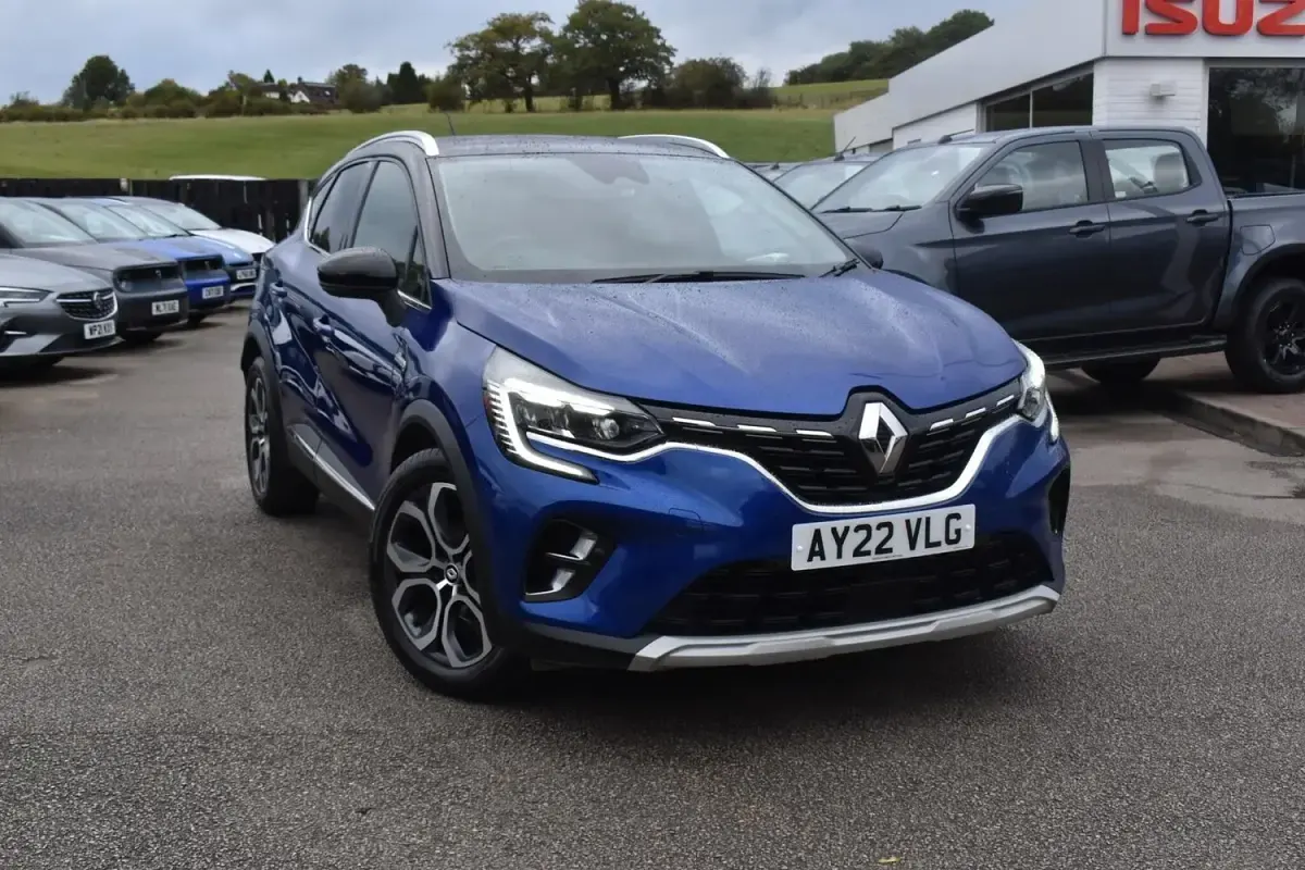 Used Renault Captur SE 140 HP (102 kW) 2022 Blue/black SUV