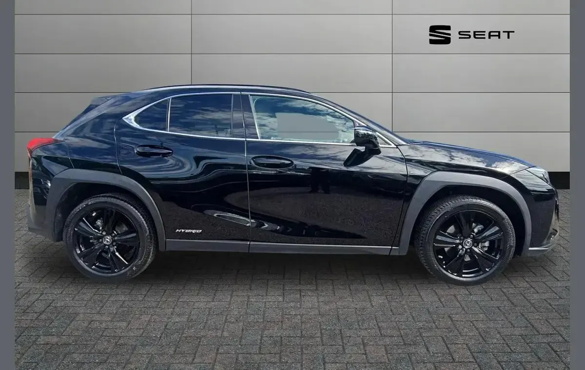 Used Lexus UX 250h 180 HP (132 kW) 2021 Black SUV