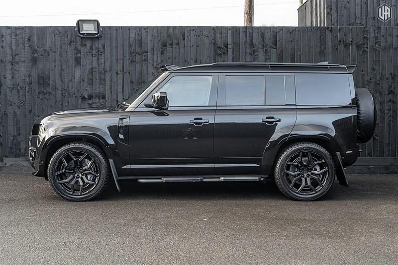 New Land Rover Defender HSE Dynamic 345 HP (253 kW) 2026 Santorini black SUV