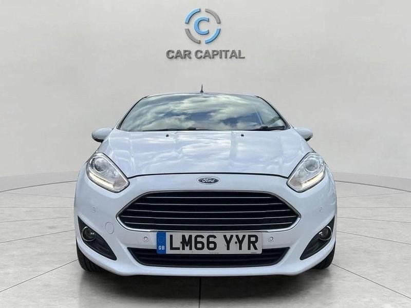 Used Ford Fiesta Zetec 100 HP (73 kW) 2017 White Hatchback