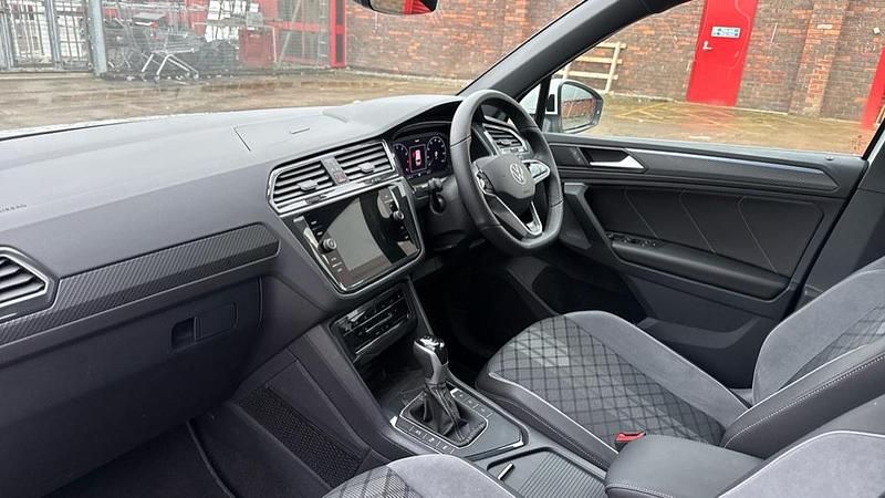 Used VW Tiguan R-line 150 HP (110 kW) 2023 White SUV