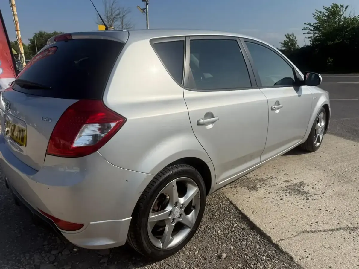 Używany Kia Ceed 2012 Srebrny Hatchback