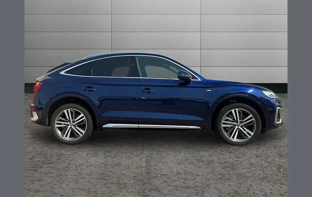 Used Audi Q5 Sportback S-Line 261 HP (191 kW) 2021 Blue SUV