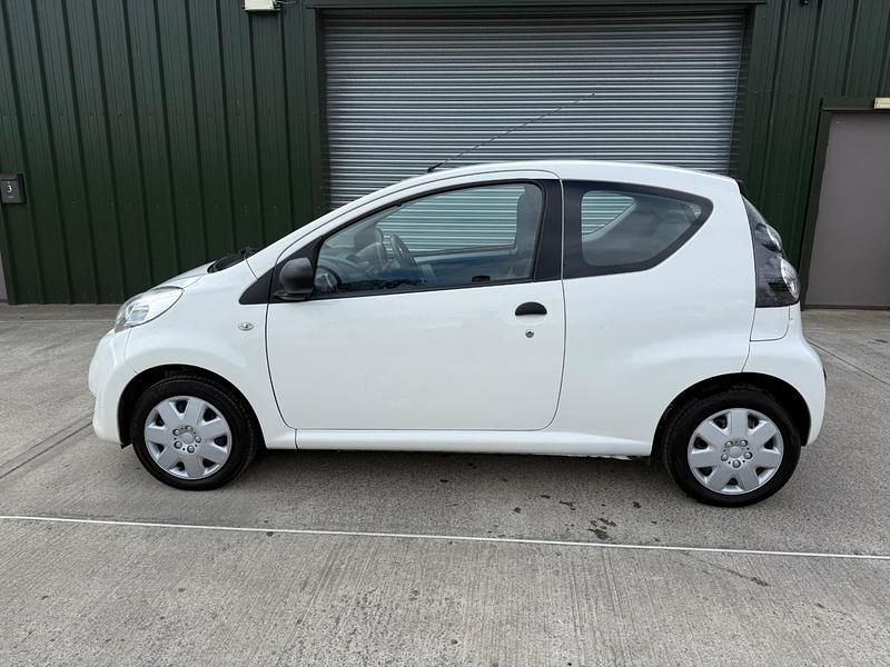 Used Citroën C1 68 HP (50 kW) 2011 White Hatchback