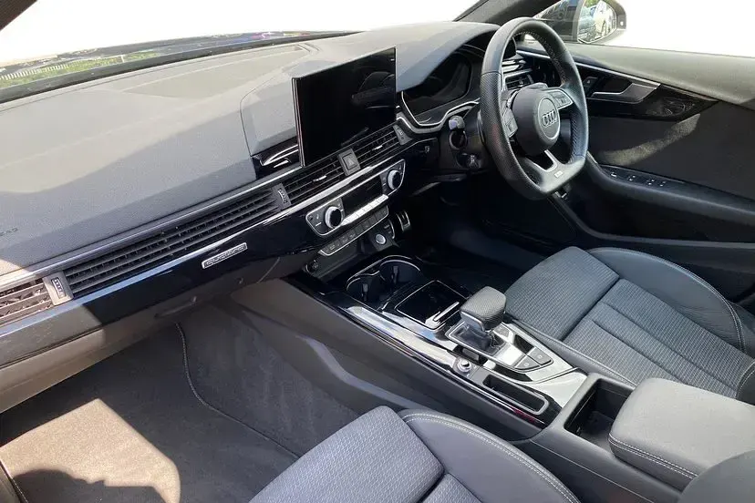 Used Audi A4 Black Edition 265 HP (194 kW) 2022 Blue Estate