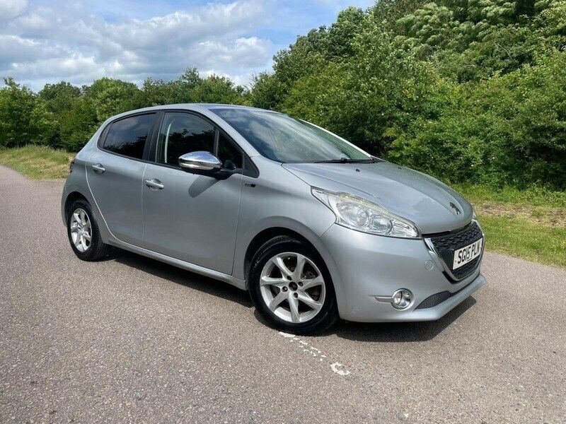 Silver Used 2015 Peugeot 208 Style Hatchback | £3,895 (Fair price) - Image 1/4