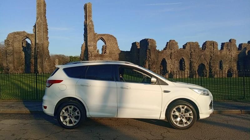 Begagnad Ford Kuga Sport 180 HK (132 kW) 2016 Vit SUV