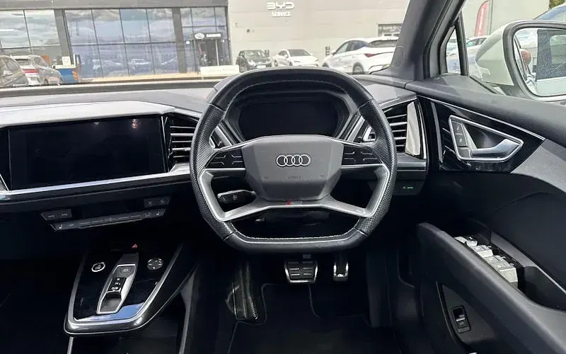 Used Audi Q4 e-tron S-Line 150 kW (204 HP) 2021 White SUV