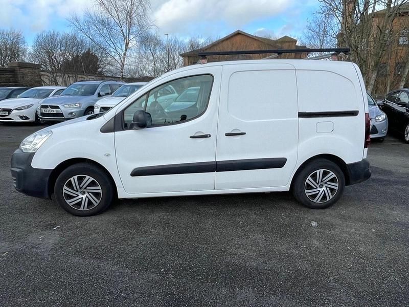 Used Citroën Berlingo 100 HP (73 kW) 2016 White MPV