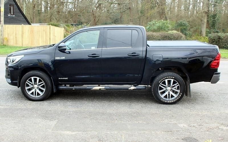 Used Toyota HiLux 150 HP (110 kW) 2020 Black Pickup