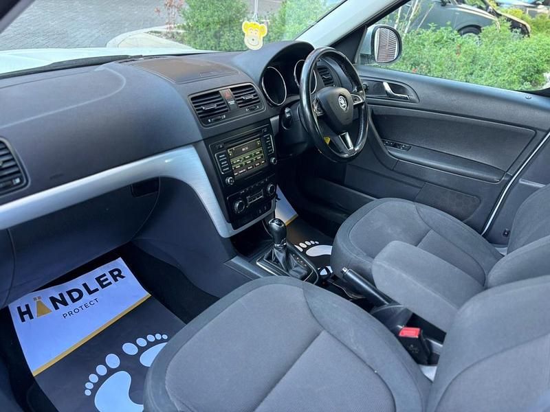 Used Skoda Yeti SE 105 HP (77 kW) 2014 White SUV