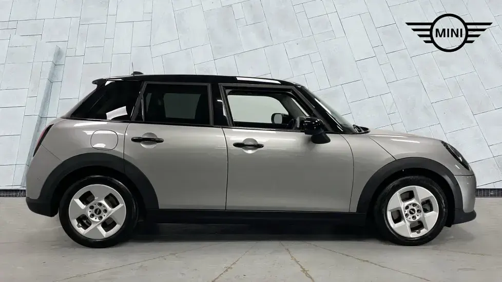 Used Mini Cooper Hatch 154 HP (113 kW) 2024 Silver Hatchback