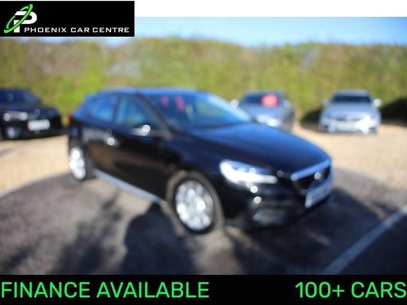 Used Volvo V40 2018 Onyx black metallic Hatchback