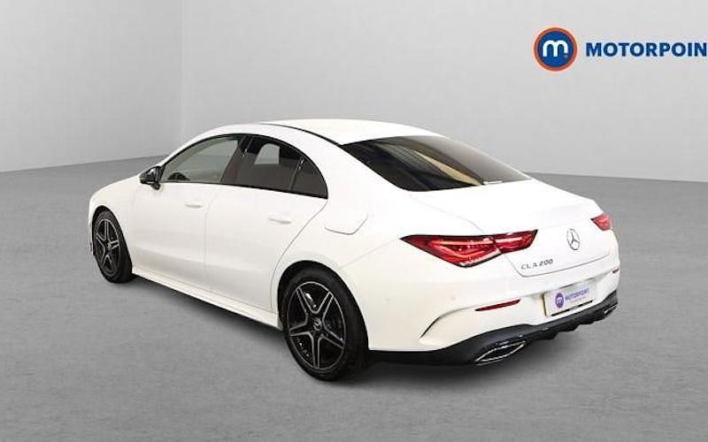 Begagnad Mercedes CLA200 Executive 163 HK (119 kW) 2022 Vit Sedan