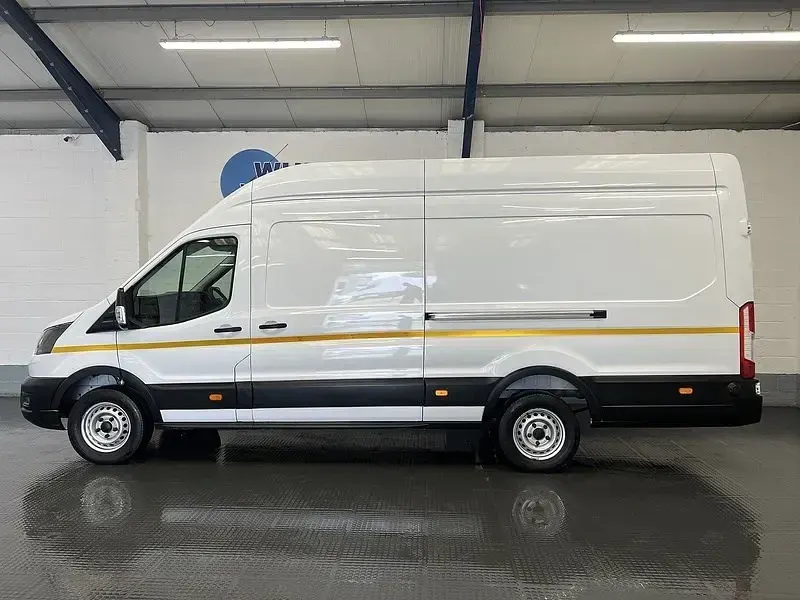 Usado Ford Transit S 170 HP (125 kW) 2023 Branco Van