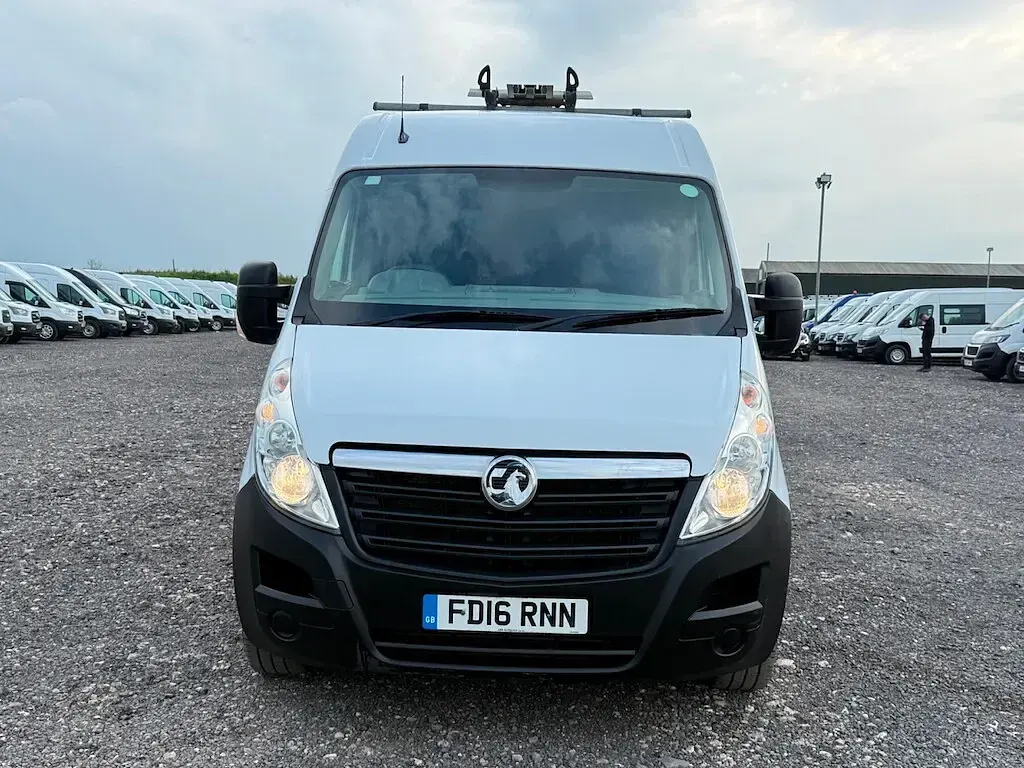 Used Vauxhall Movano 125 HP (91 kW) 2016 White MPV