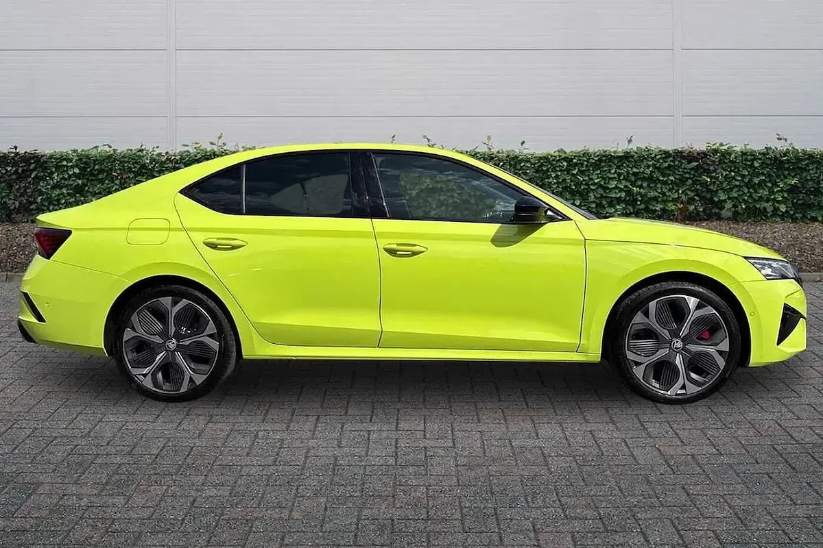 New Skoda Octavia vRS 195 HP (143 kW) 2026 Hyper green Hatchback
