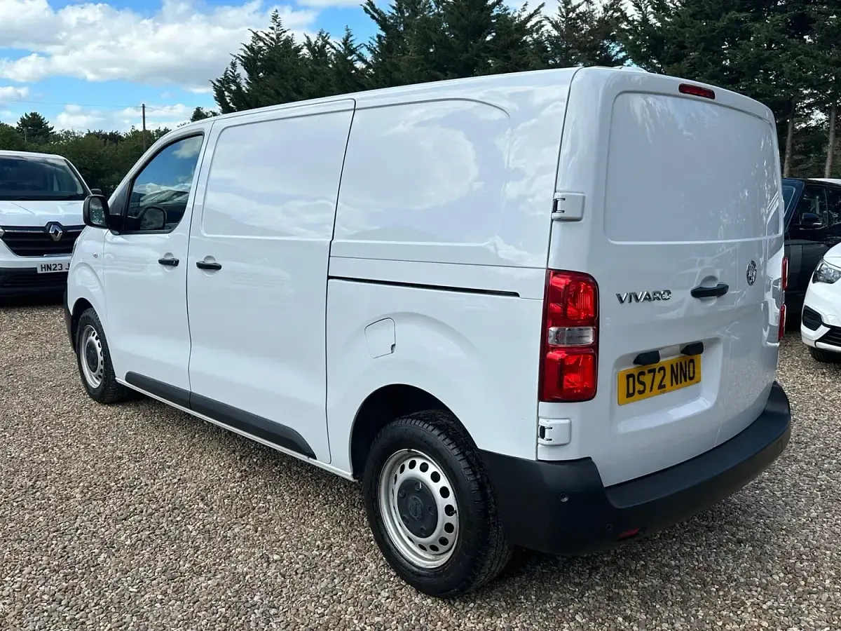 Used Vauxhall Vivaro S 100 HP (73 kW) 2022 White MPV