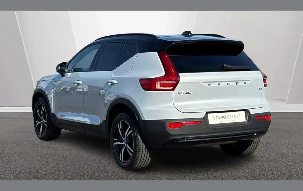 Used Volvo XC40 R-Design 194 HP (142 kW) 2021 Silver SUV