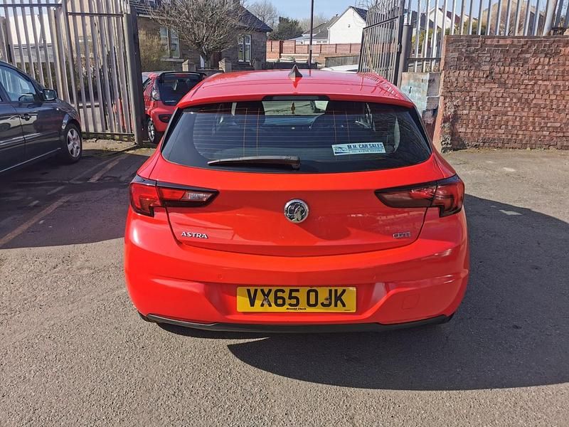 Used Vauxhall Astra SRi 136 HP (100 kW) 2015 Red Hatchback