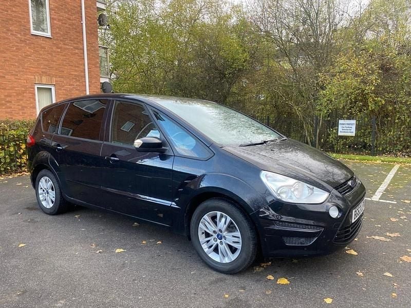 Black Used 2013 Ford S-MAX Zetec MPV | £3,940 (Good price) - Image 1/4