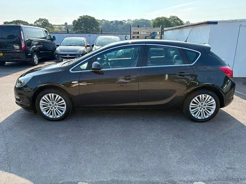 Used Vauxhall Astra Excite 200 HP (147 kW) 2016 Black Hatchback