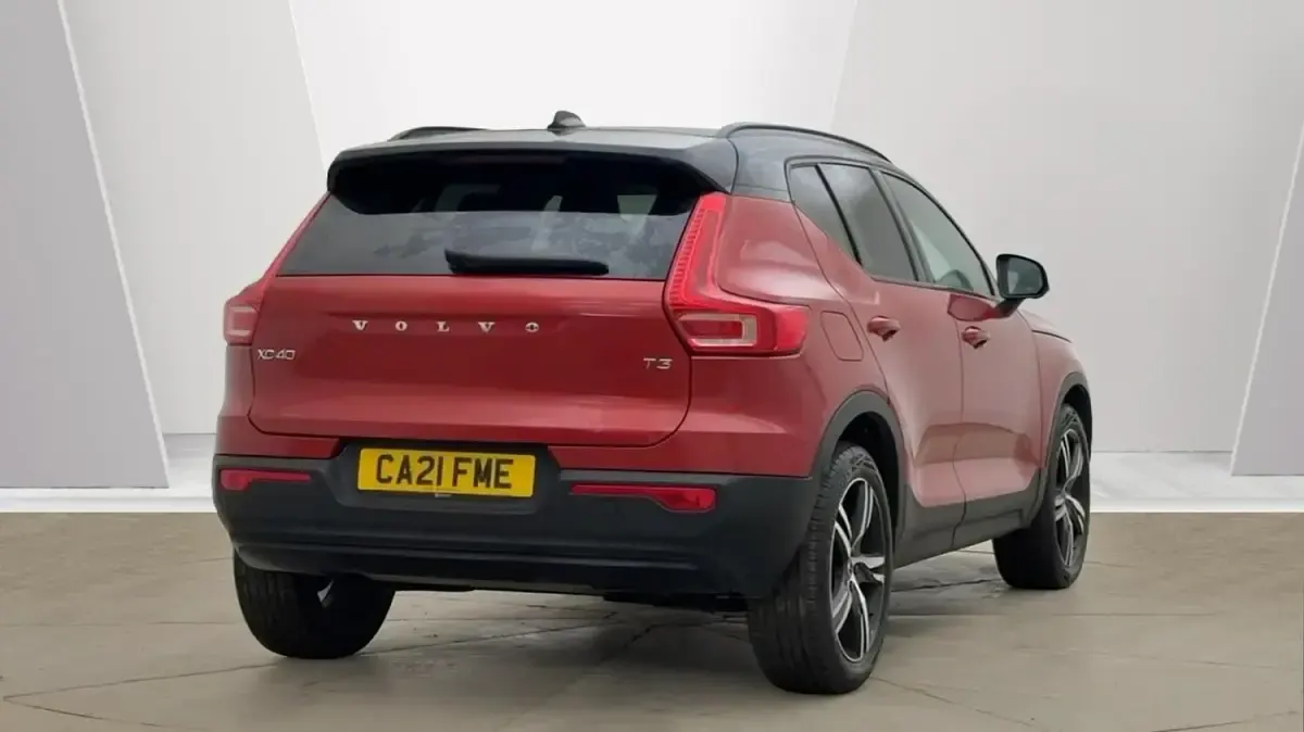 Used Volvo XC40 R-Design 163 HP (119 kW) 2021 Red SUV