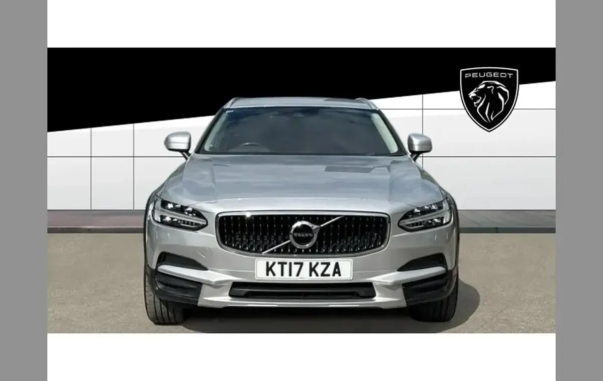 Used Volvo V90 CC Pro 190 HP (139 kW) 2017 Silver Estate