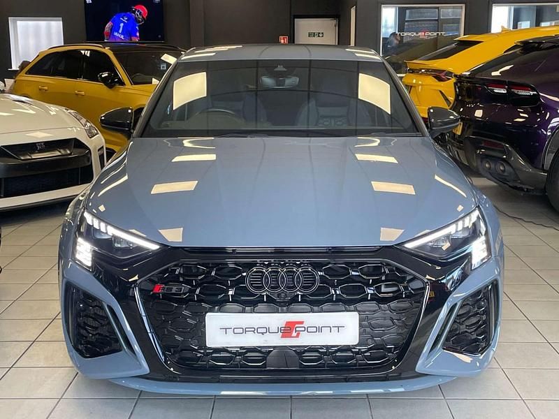 Begagnad Audi RS3 Performance 400 HK (294 kW) 2023 Grå Sedan