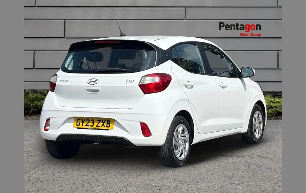 Used Hyundai i10 SE 65 HP (47 kW) 2023 White Hatchback